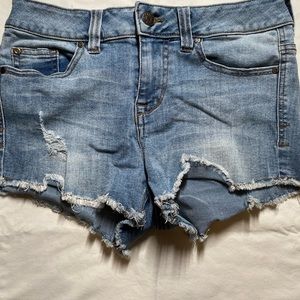 Kohls cheeky jean shorts size 1